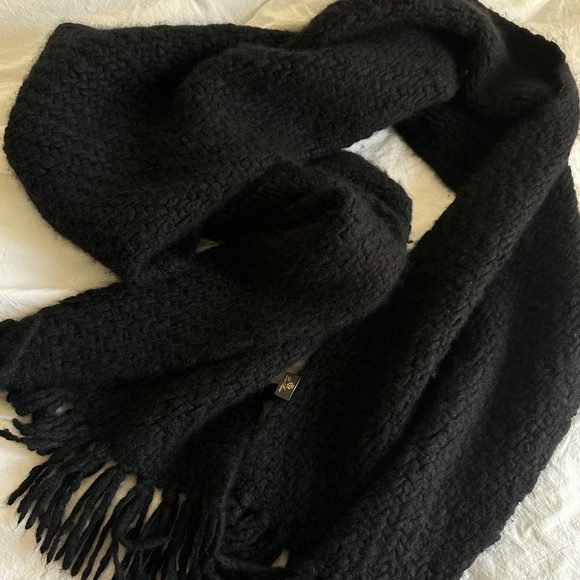 Loro Piana Black Cashmere Fringe Maidar Scarf - Picture 2 of 5